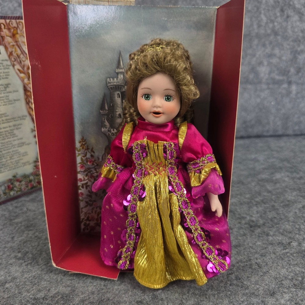 Knickerbocker Beauty and the Beast Doll Girls Magenta Gold Story Book 1996